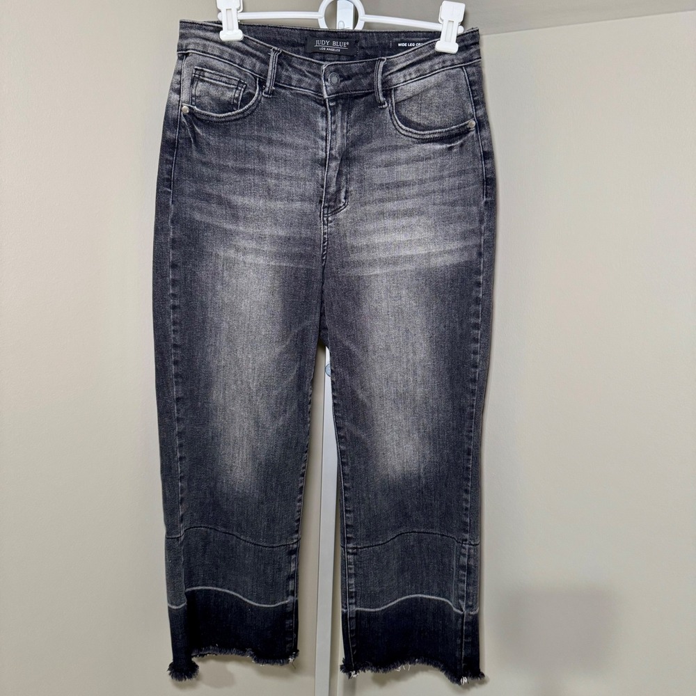Judy Blue Knoxville High‎ Rise Wide Leg Crop Jeans Faded Black Grey Raw Hem 28